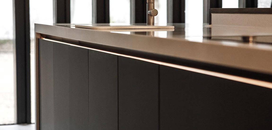 06-A Sleek SLX Kitchen Stuart Frazer SieMatic SLX Kitchen - tap, worktop and furniture details