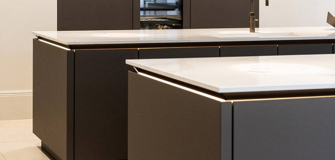 009-Pure Elegance Pure Elegance - Stuart Frazer SieMatic Kitchens - Island Banks