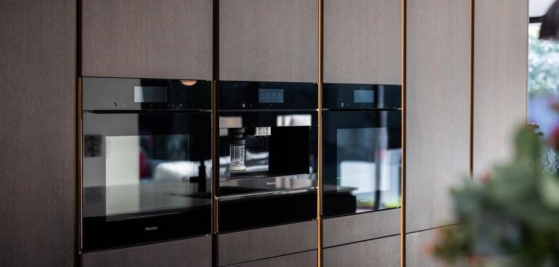 A stunning kitchen for a Cheshire Home-011 Stuart Frazer SieMatic Kitchen Tall Bank Appliances - Cheshire