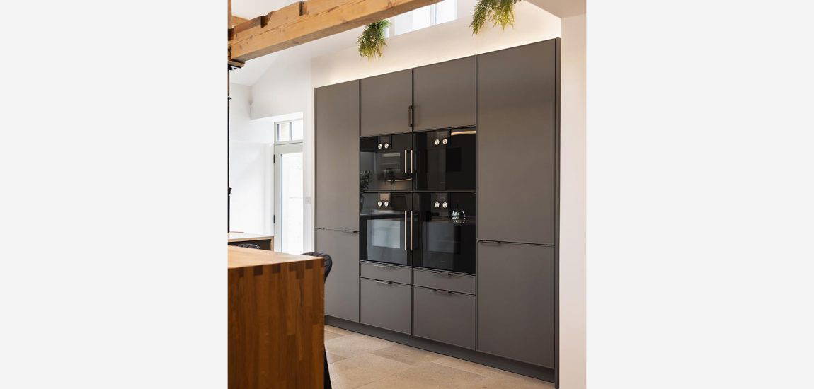 006-A-Stuart-Frazer-Kitchen-for-a-Barn-Conversion A Stuart Frazer Kitchen for a Barn Conversion - Gaggenau Appliances