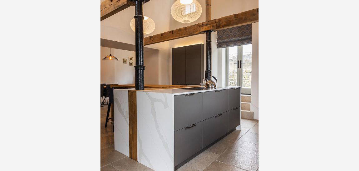 010-A-Stuart-Frazer-Kitchen-for-a-Barn-Conversion A Stuart Frazer Kitchen for a Barn Conversion - Island